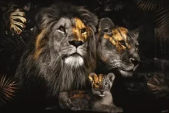 Glasschilderij leeuwenfamilie met een welpje goud