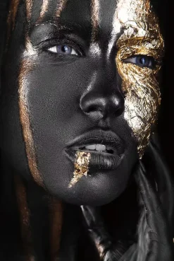 Glasschilderij 80x120cm Vrouw blauwe ogen met goud