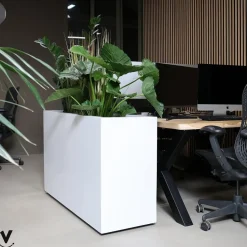 Grote smalle witte bloempot Chicago op wielen 100 of 120cm