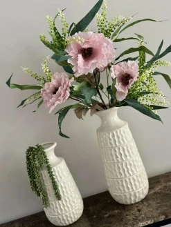 Vensterbank decoratie of side table set beige groen bloem