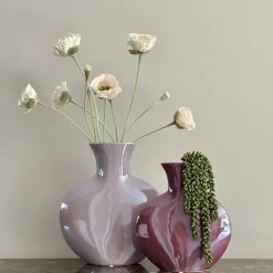 Vensterbank decoratie of side table set vaas Lila paars